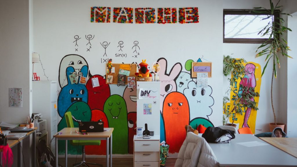My culture and me Wandbemalung des Klassenzimmers